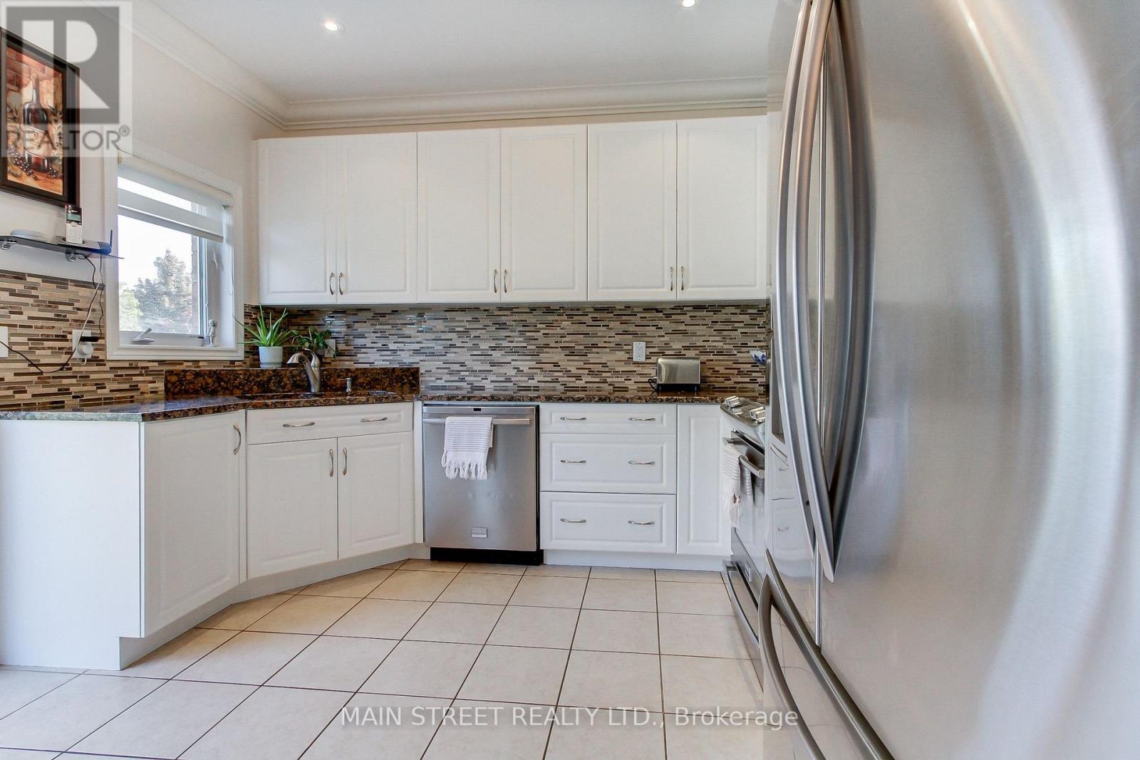 6 Amstel Avenue, Richmond Hill, Ontario  L4E 0P9 - Photo 17 - N12187949