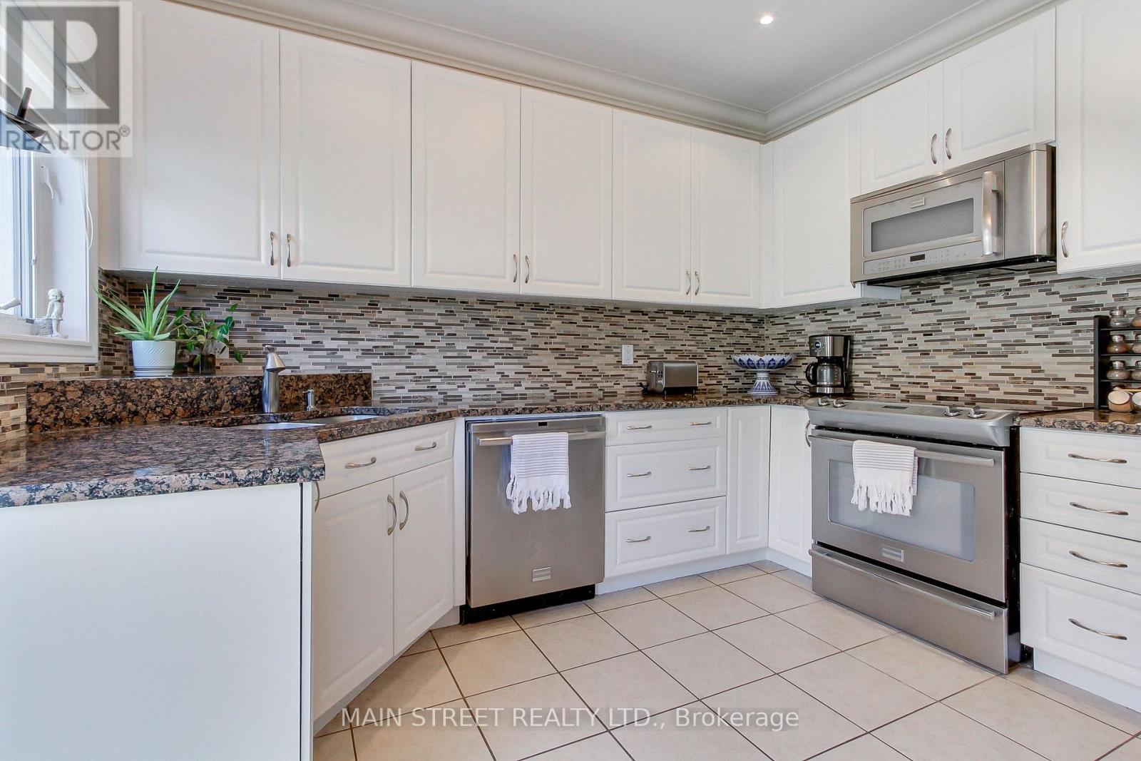 6 Amstel Avenue, Richmond Hill, Ontario  L4E 0P9 - Photo 18 - N12187949