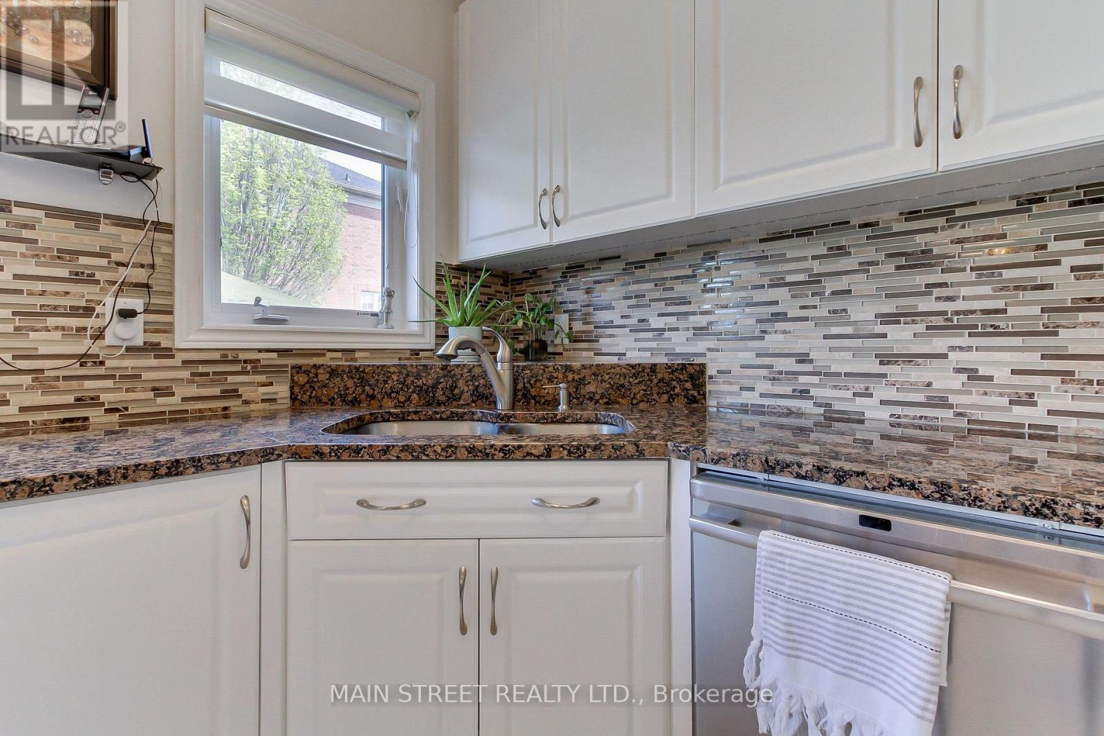 6 Amstel Avenue, Richmond Hill, Ontario  L4E 0P9 - Photo 20 - N12187949
