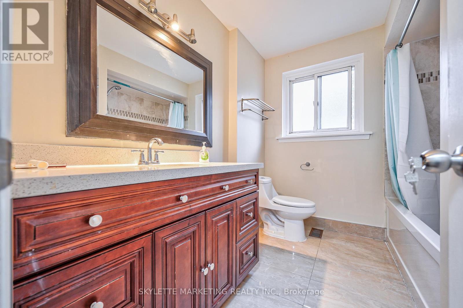 3425 Oakglade Crescent W, Mississauga, Ontario  L5C 1X4 - Photo 28 - W12187953