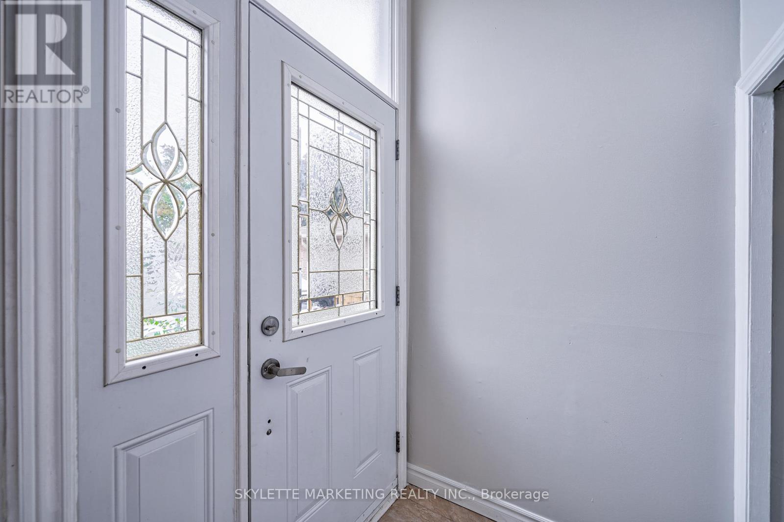 3425 Oakglade Crescent W, Mississauga, Ontario  L5C 1X4 - Photo 5 - W12187953