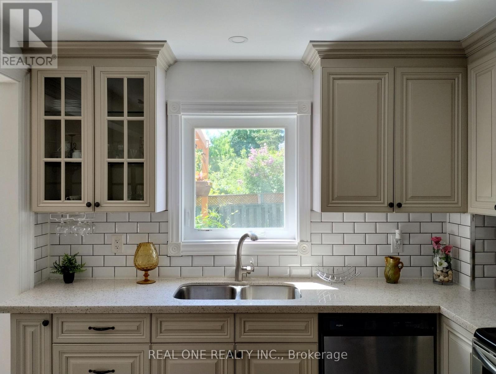 7 Mccool Court, Toronto, Ontario  M1V 2E3 - Photo 7 - E12187975