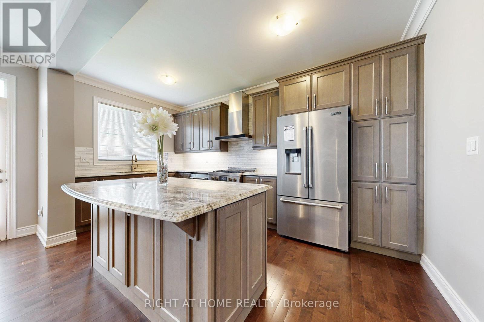 1058 Belcourt Street, Pickering, Ontario  L1X 0G2 - Photo 11 - E12187985