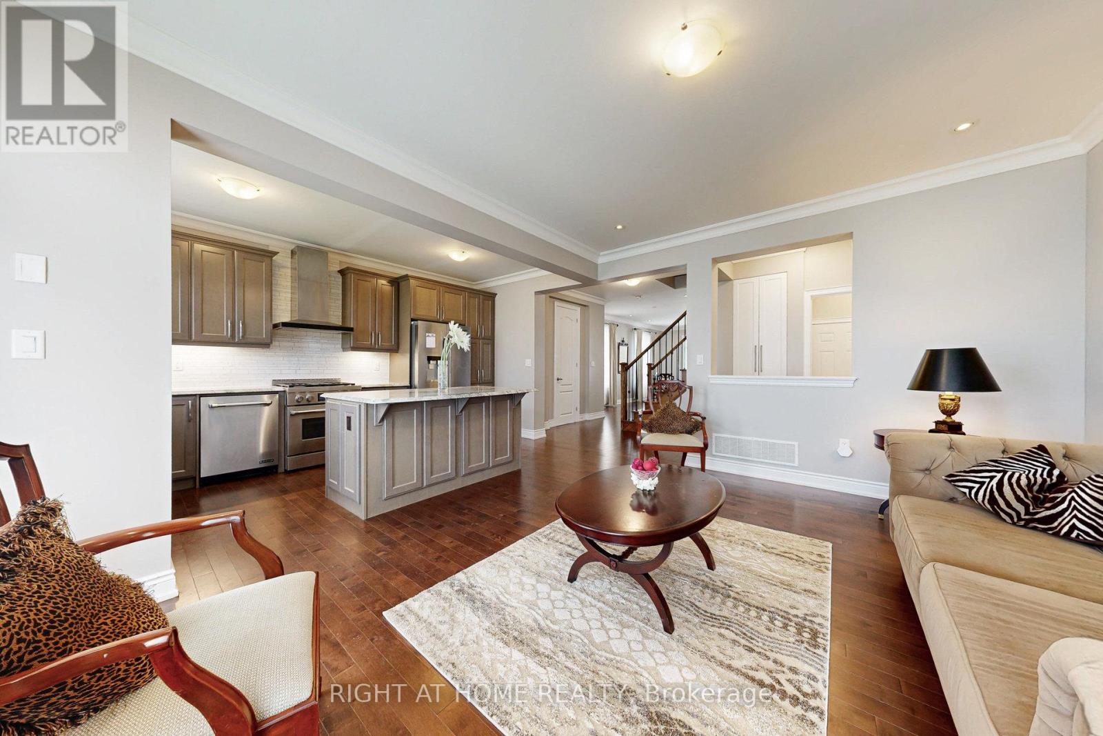 1058 Belcourt Street, Pickering, Ontario  L1X 0G2 - Photo 9 - E12187985