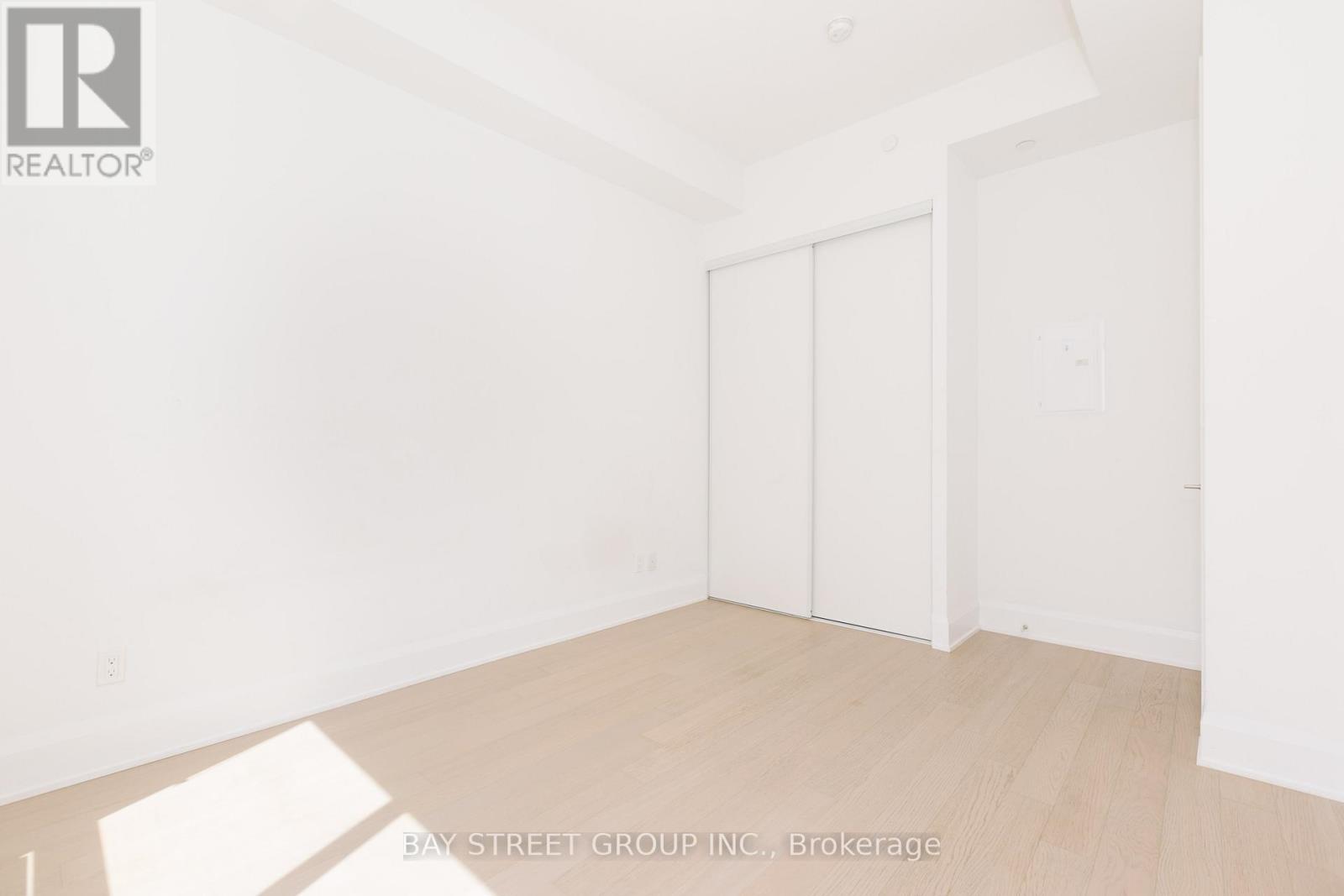 201 - 25 Water Walk Drive, Markham, Ontario  L6G 0G3 - Photo 13 - N12187987