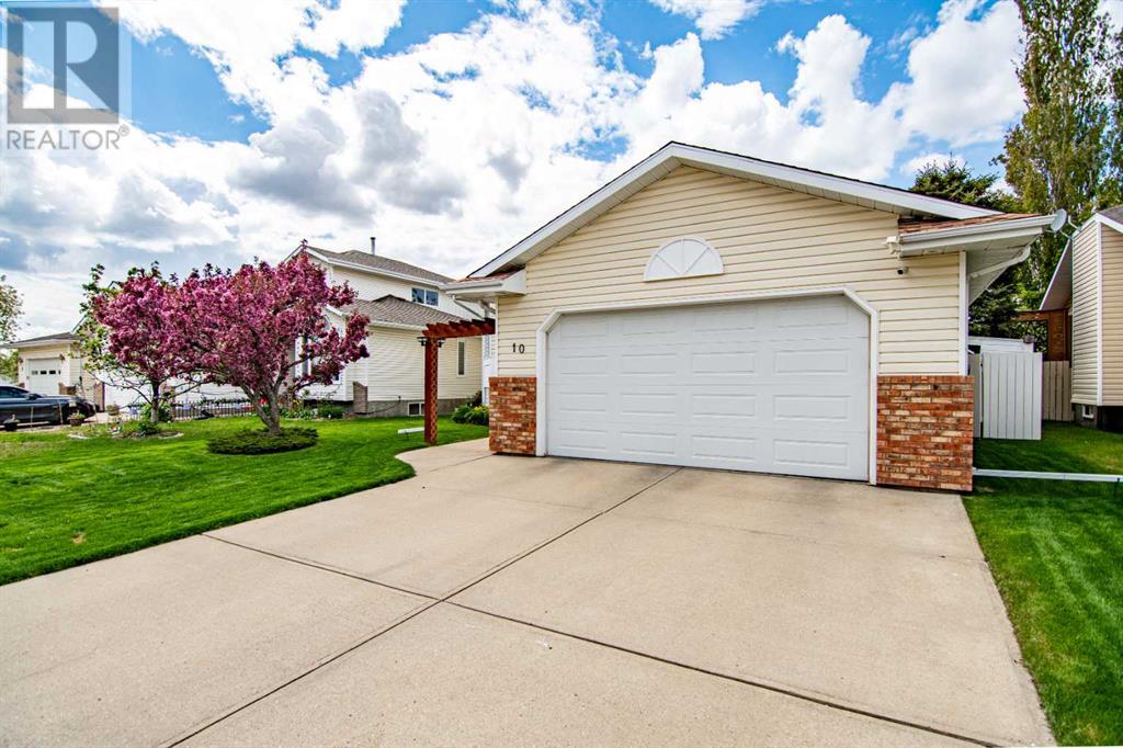10 Densmore Crescent, Red Deer, Alberta  T4R 2L8 - Photo 2 - A2225850