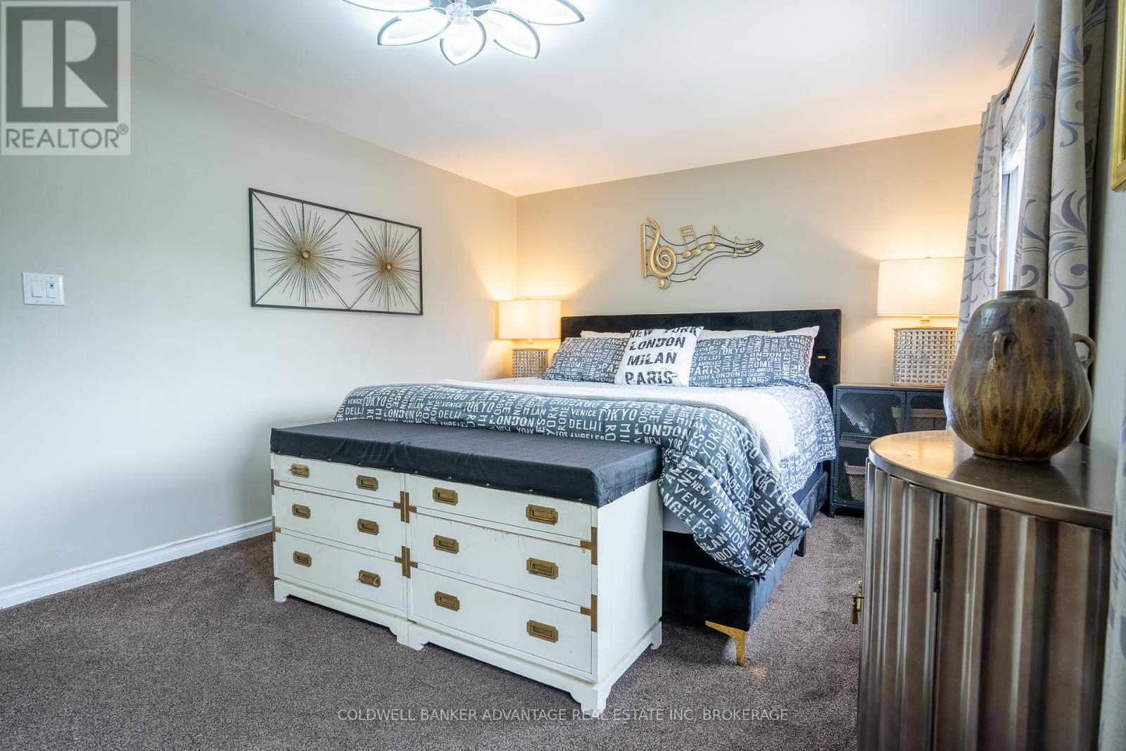 4504 Queensway Gardens N, Niagara Falls, Ontario  L2E 6P7 - Photo 12 - X12187996