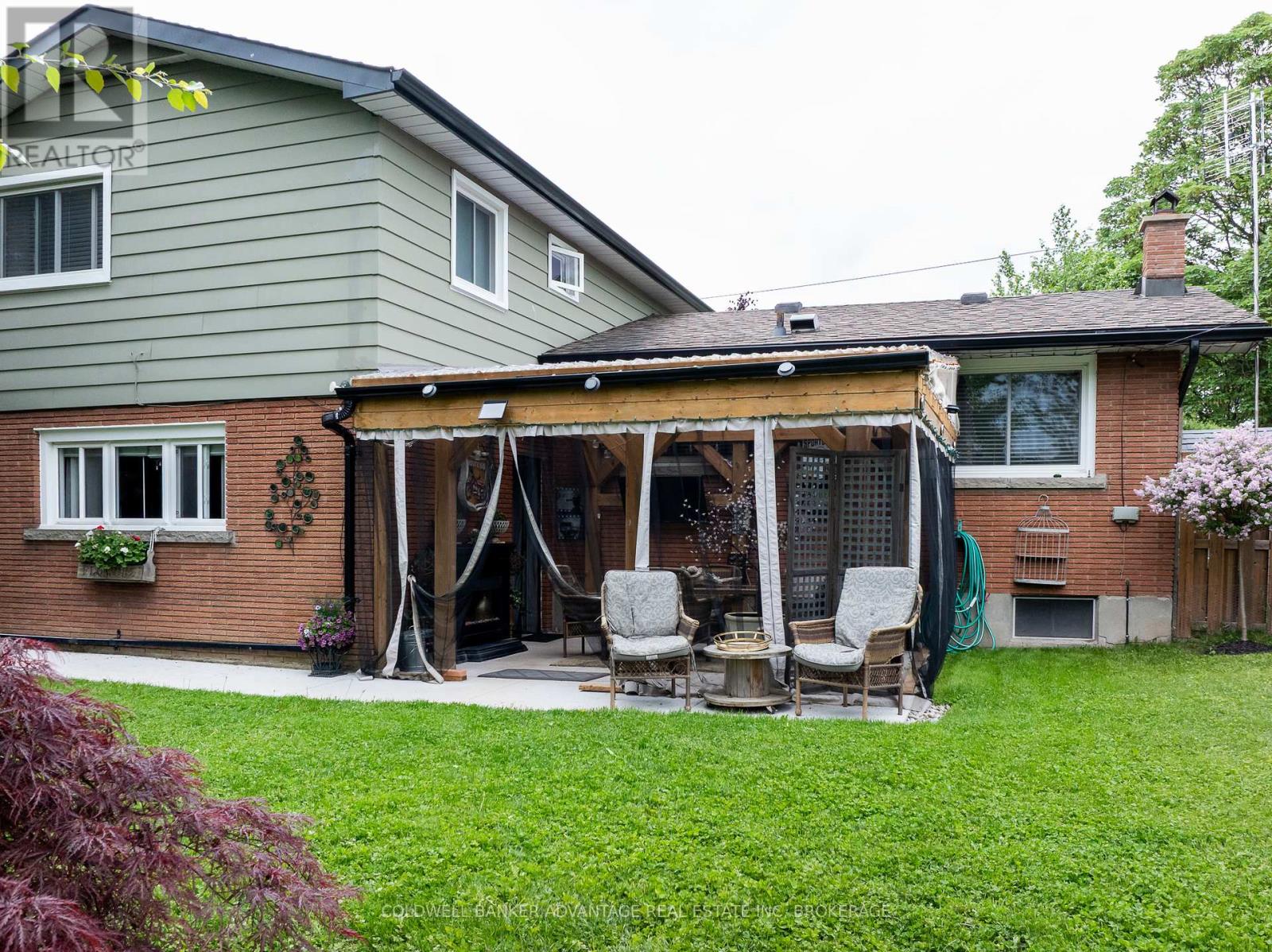 4504 Queensway Gardens N, Niagara Falls, Ontario  L2E 6P7 - Photo 23 - X12187996
