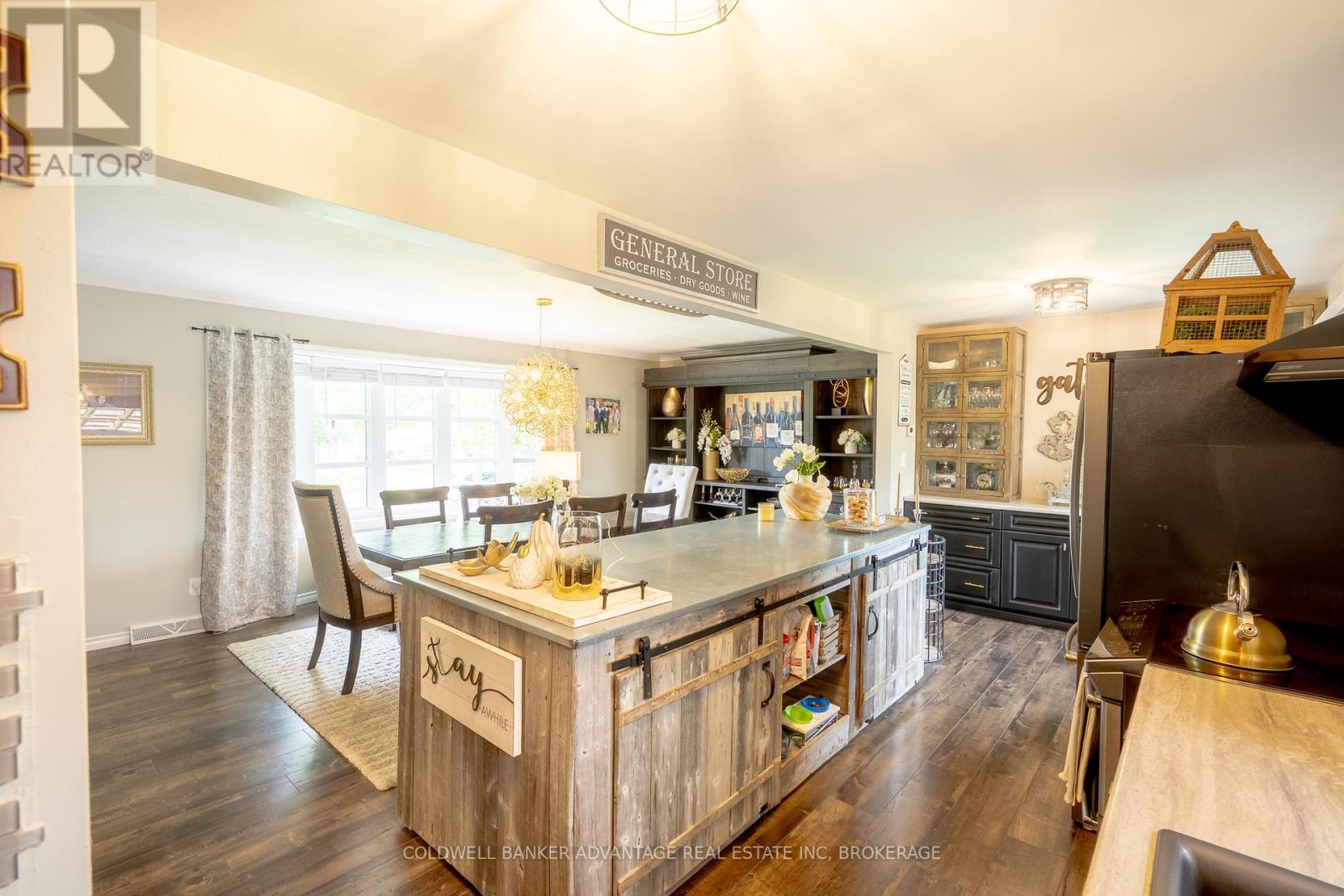 4504 Queensway Gardens N, Niagara Falls, Ontario  L2E 6P7 - Photo 6 - X12187996