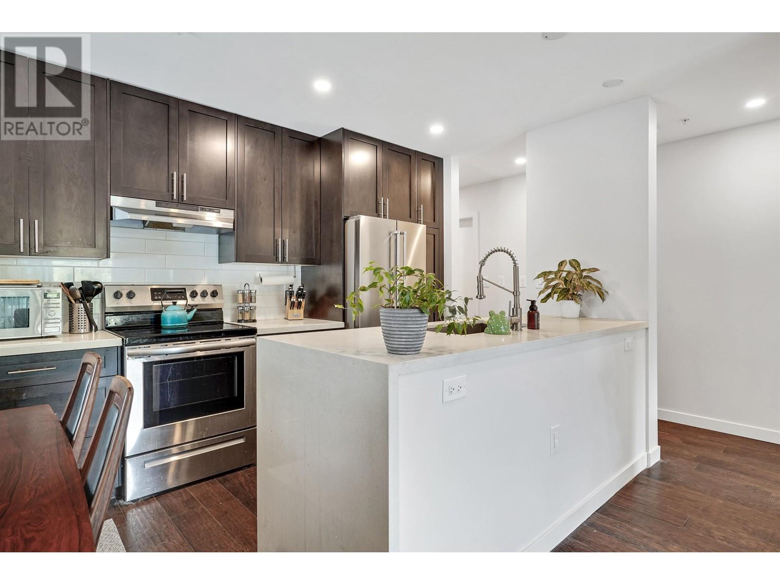 302 357 E 2nd Street, North Vancouver, British Columbia  V7L 1C6 - Photo 2 - R3008528