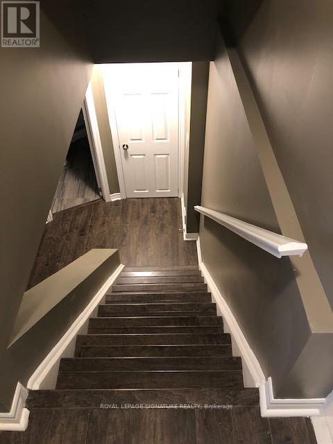7256 Seabreeze (Lower) Drive, Mississauga, Ontario  L5N 6K7 - Photo 2 - W12188013