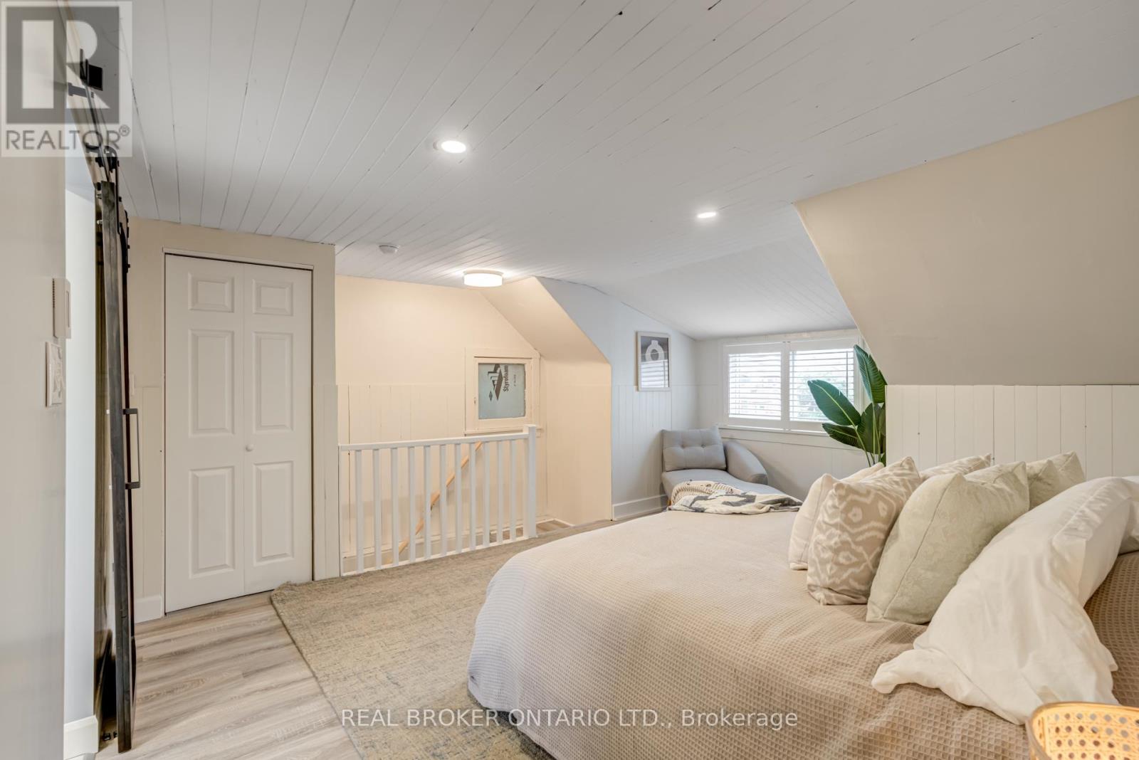 39 East Bend Avenue S, Hamilton, Ontario  L8M 3E4 - Photo 10 - X12188007