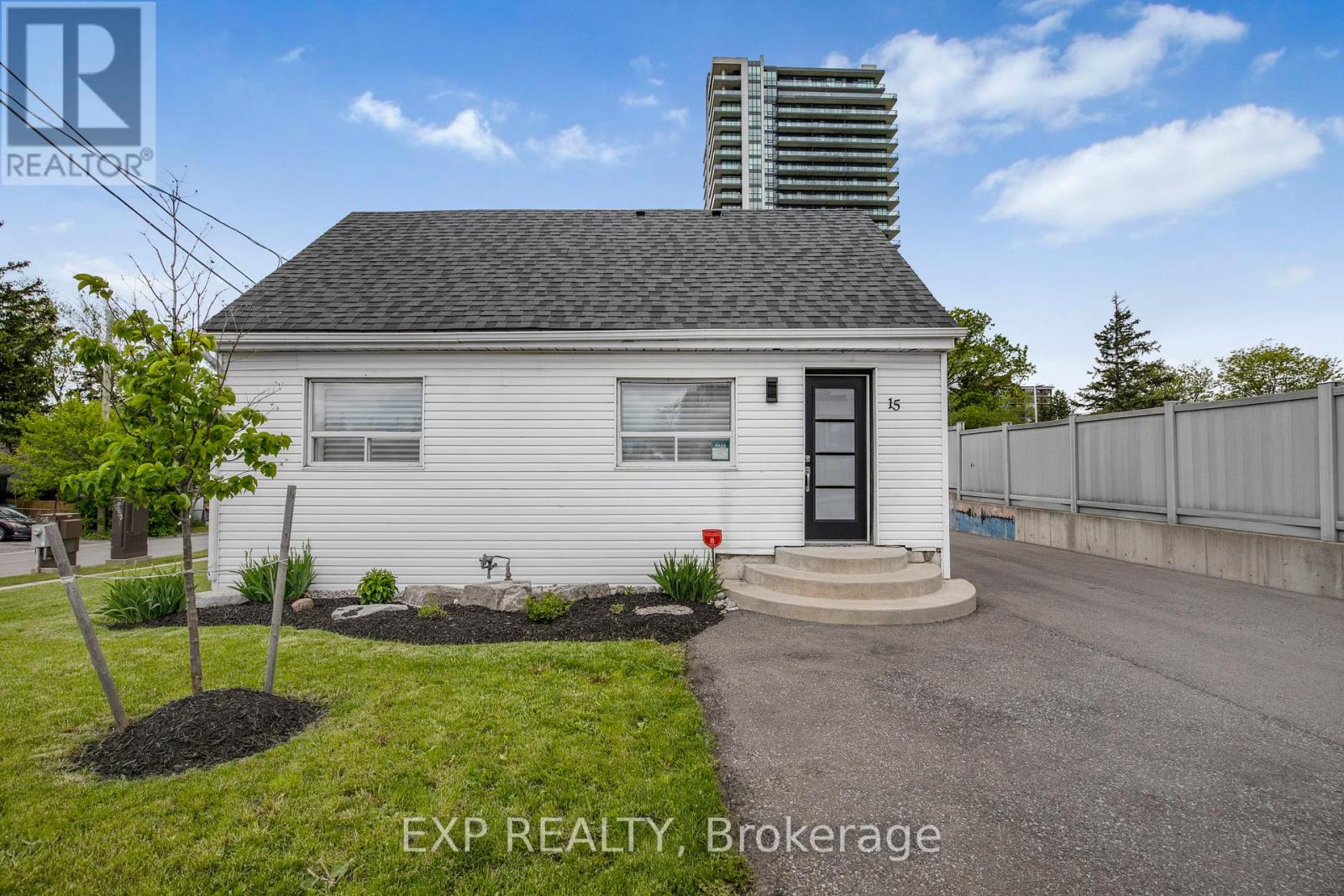 15 CENTRE STREET S, Brampton, Ontario
