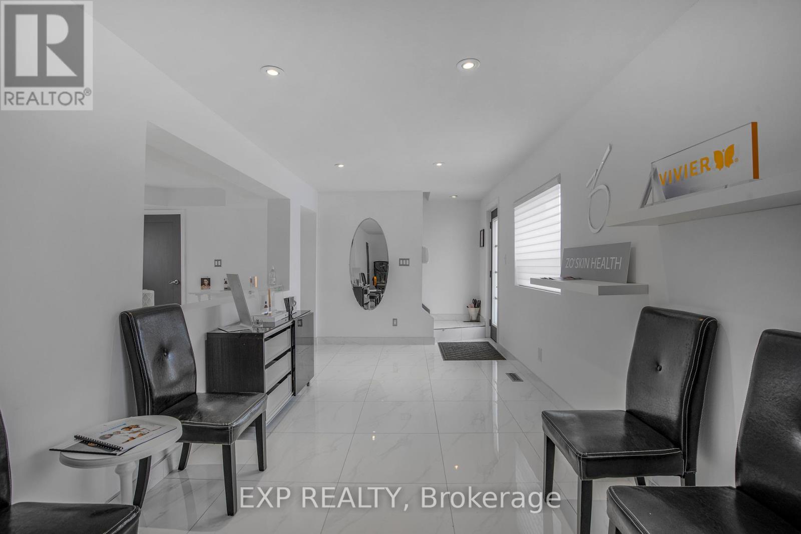 15 Centre Street S, Brampton, Ontario  L6W 2X6 - Photo 9 - W12188018