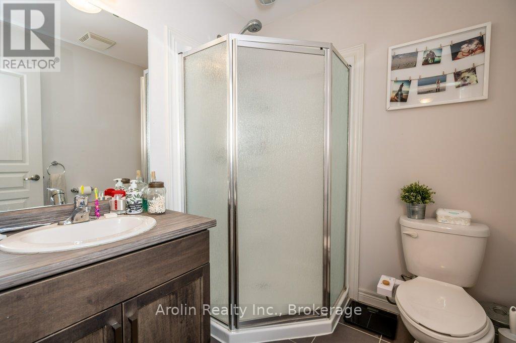 5 Oxfordshire Lane, Kitchener, Ontario  N2H 0B4 - Photo 10 - X12188074