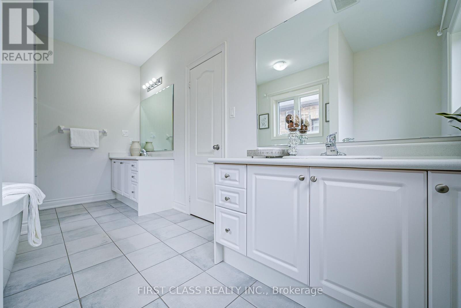 3103 Streamwood Passage, Oakville, Ontario  L6H 0S8 - Photo 37 - W12188026