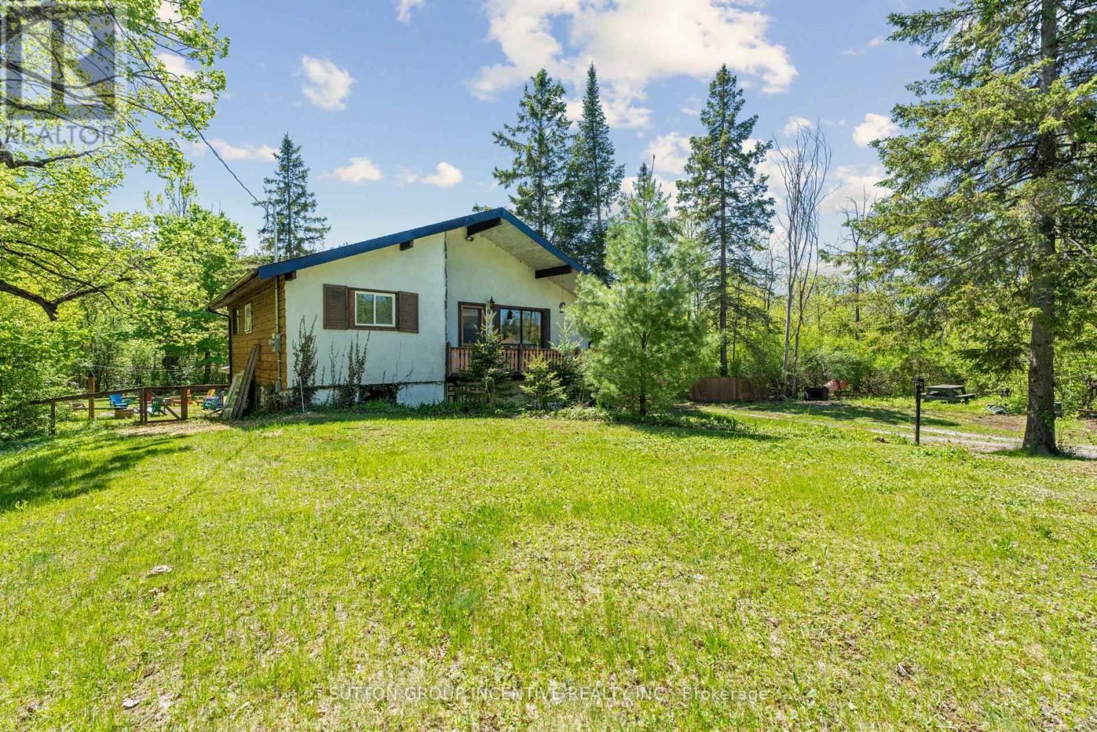 11 Mackenzie Place, Kawartha Lakes, Ontario  K0M 2B0 - Photo 2 - X12171760
