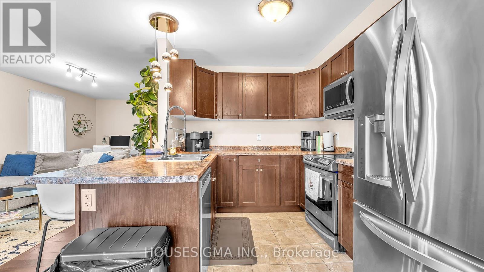 Photo 12 of 30 for 939 Silverfox Crescent