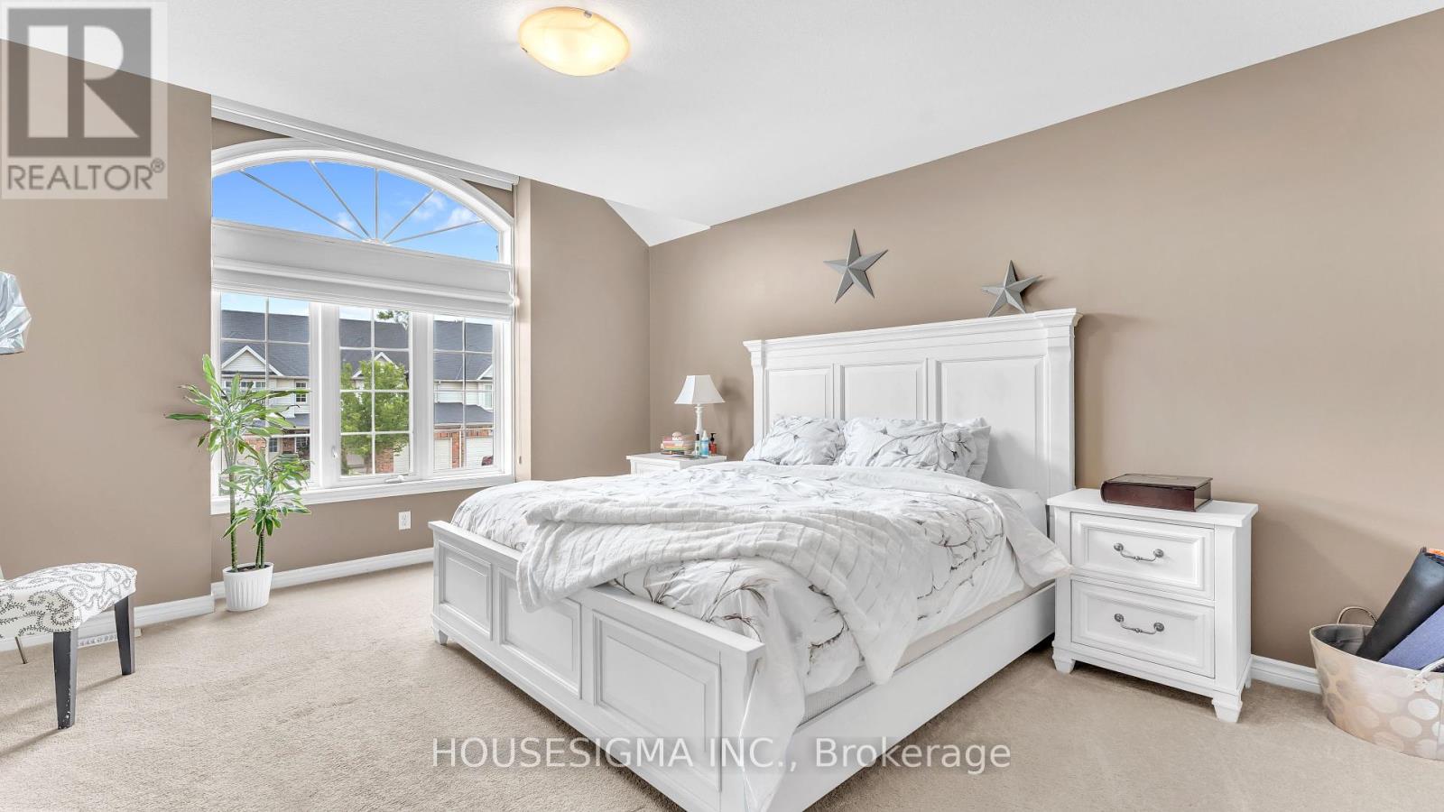 Photo 14 of 30 for 939 Silverfox Crescent