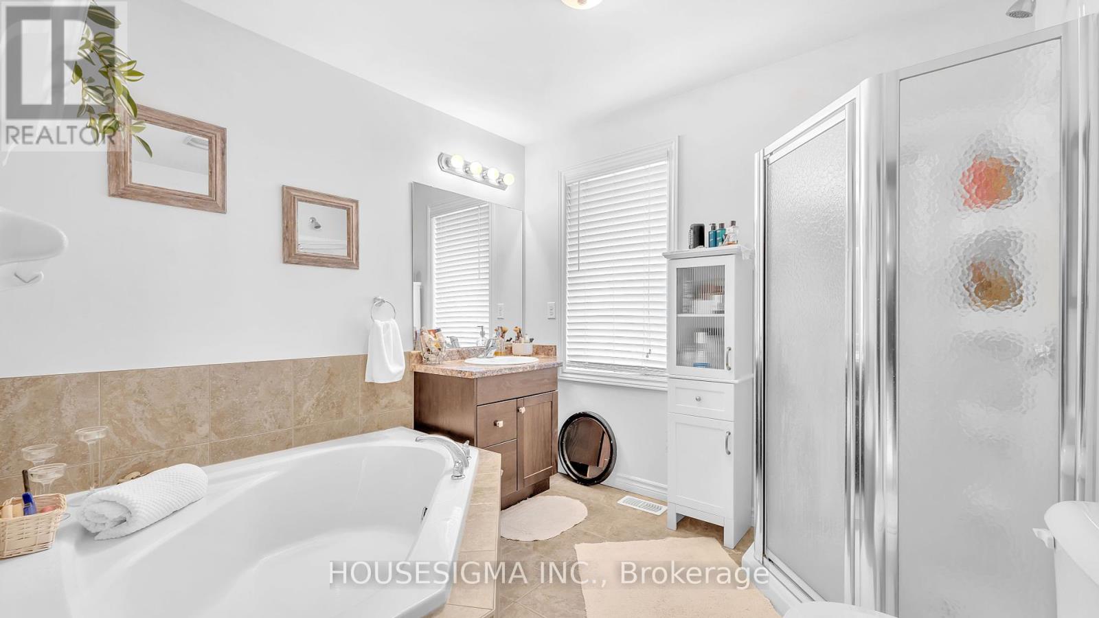 Photo 17 of 30 for 939 Silverfox Crescent