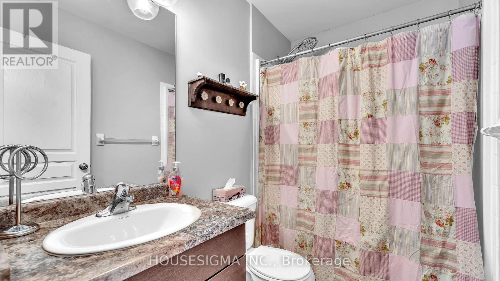 Photo 21 of 30 for 939 Silverfox Crescent