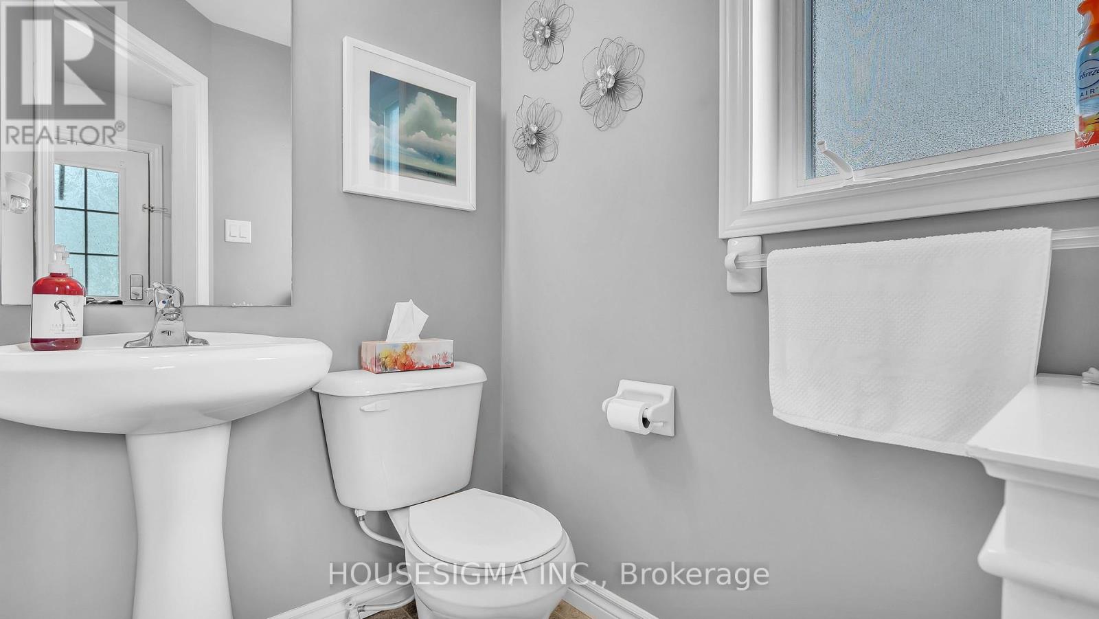 Photo 5 of 30 for 939 Silverfox Crescent