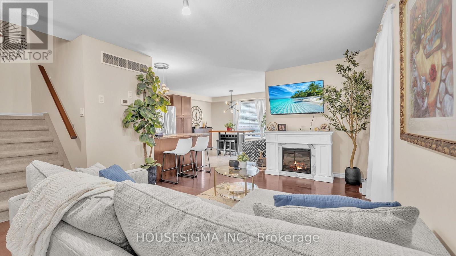 Photo 9 of 30 for 939 Silverfox Crescent