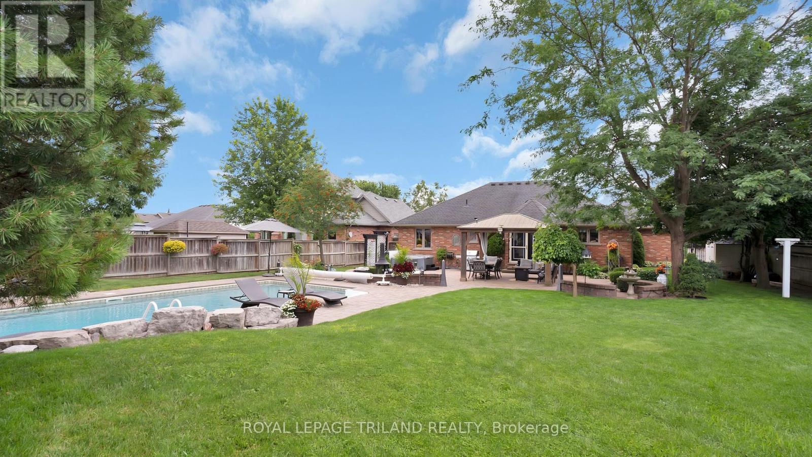36 Wingreen Lane, Middlesex Centre, Ontario  N0L 1R0 - Photo 3 - X12188112