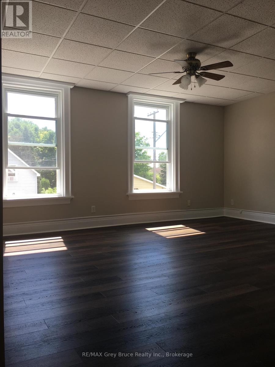 784 16th Street E, Owen Sound, Ontario  N4K 1Y9 - Photo 9 - X12188105