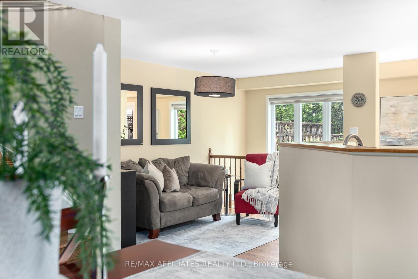 80 Meadowcroft Crescent, Ottawa, Ontario  K1J 1H2 - Photo 9 - X12188100