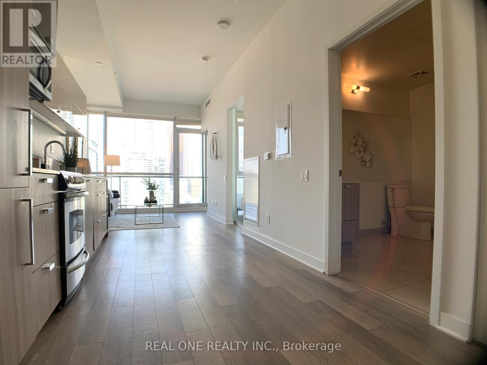 2306 - 290 Adelaide Street W, Toronto, Ontario  M5V 1P6 - Photo 4 - C12188043