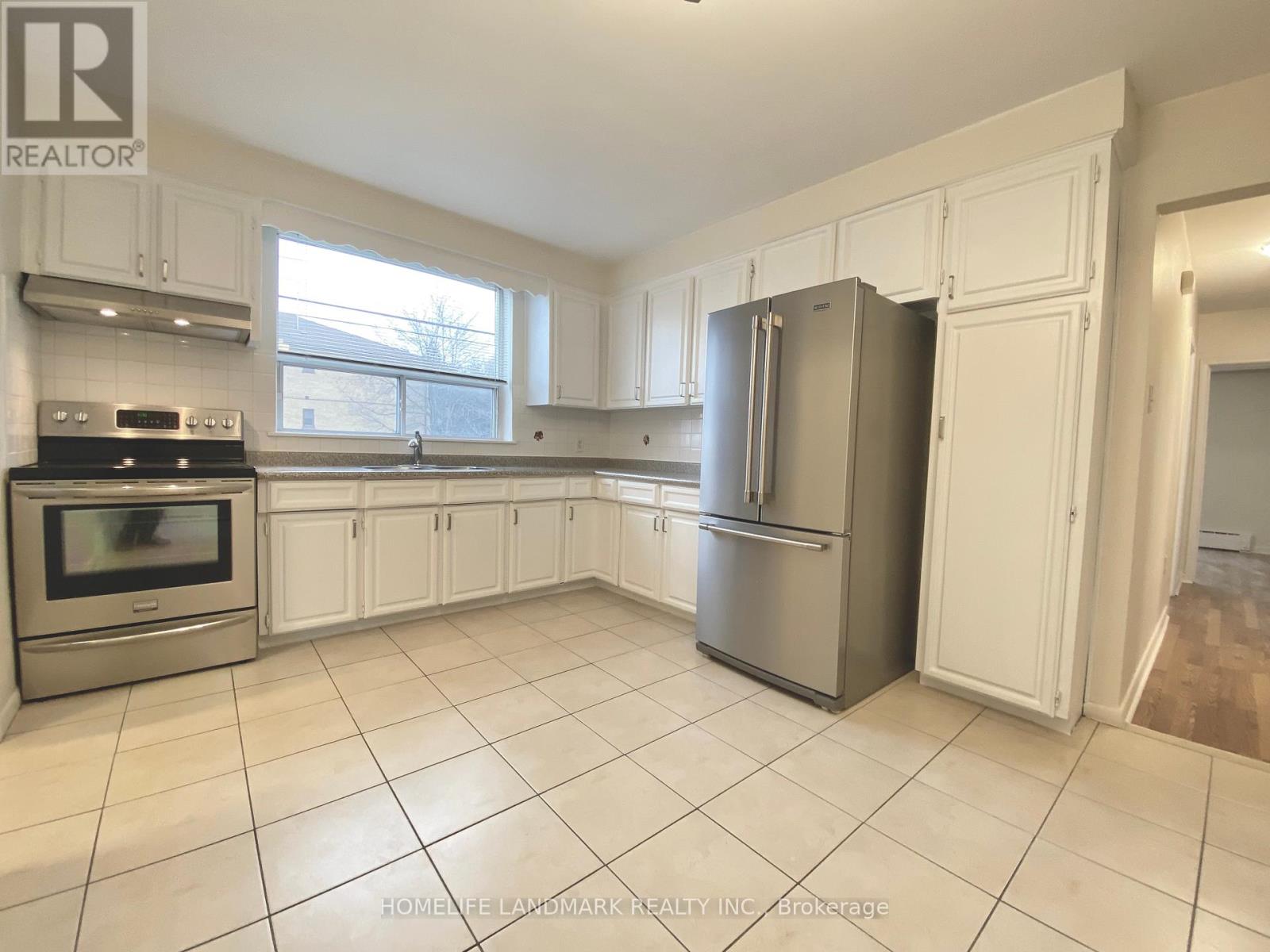 2 - 240 Wilmington Avenue, Toronto, Ontario  M3H 5K3 - Photo 10 - C12188045