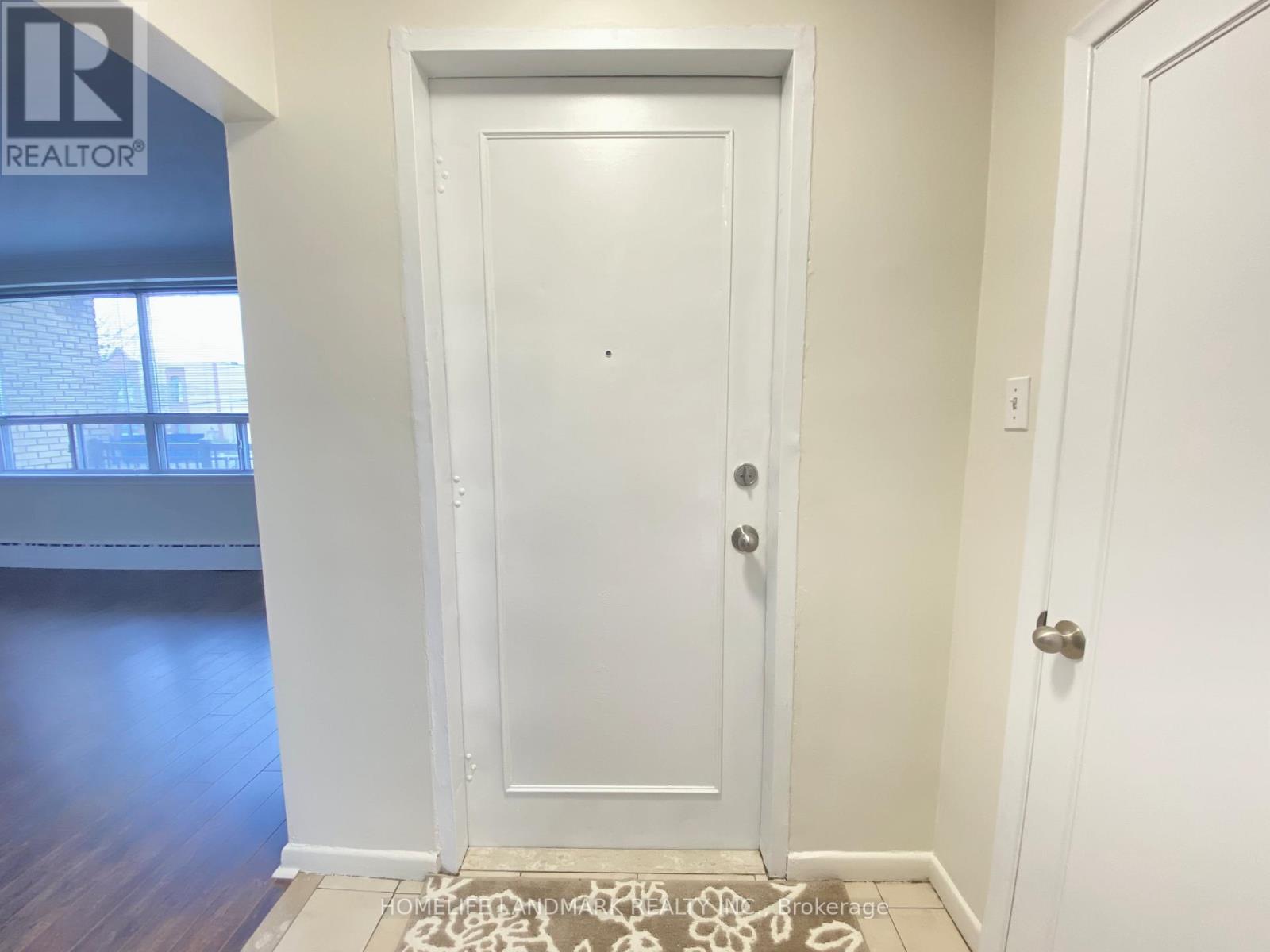 2 - 240 Wilmington Avenue, Toronto, Ontario  M3H 5K3 - Photo 4 - C12188045
