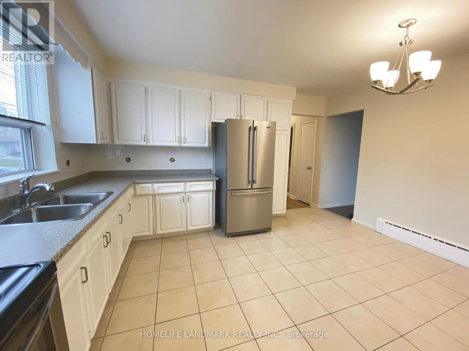 2 - 240 Wilmington Avenue, Toronto, Ontario  M3H 5K3 - Photo 9 - C12188045