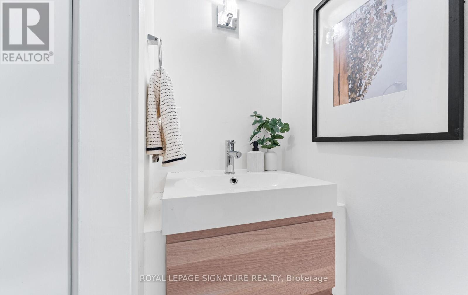 318 St Clements Avenue, Toronto (Yonge-Eglinton), Ontario  M4R 1H5 - Photo 10 - C12188106