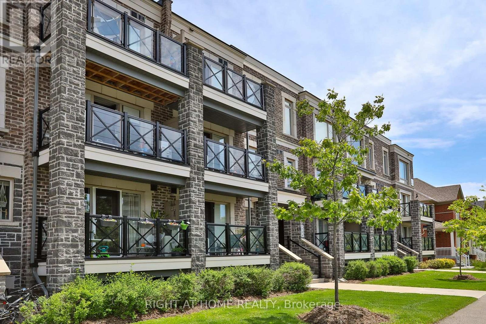 115 - 2 Dunsheath Way, Markham, Ontario  L6B 1N3 - Photo 2 - N12188036