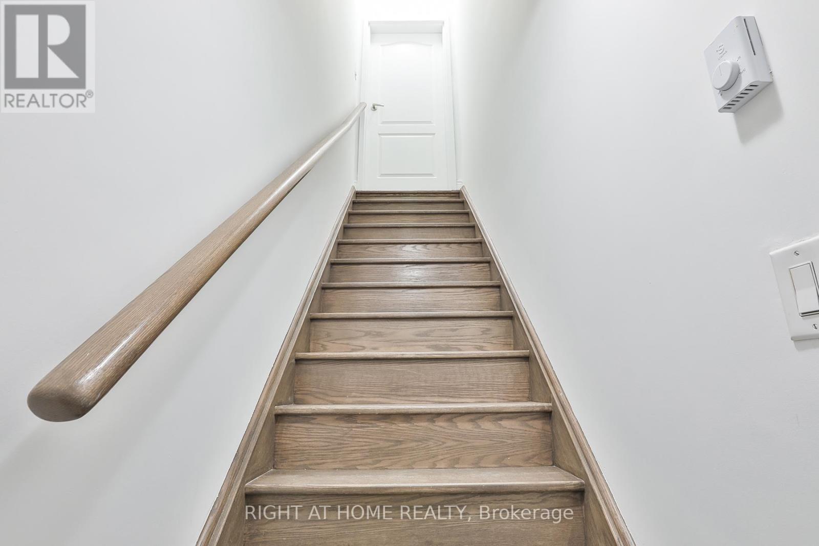 115 - 2 Dunsheath Way, Markham, Ontario  L6B 1N3 - Photo 4 - N12188036