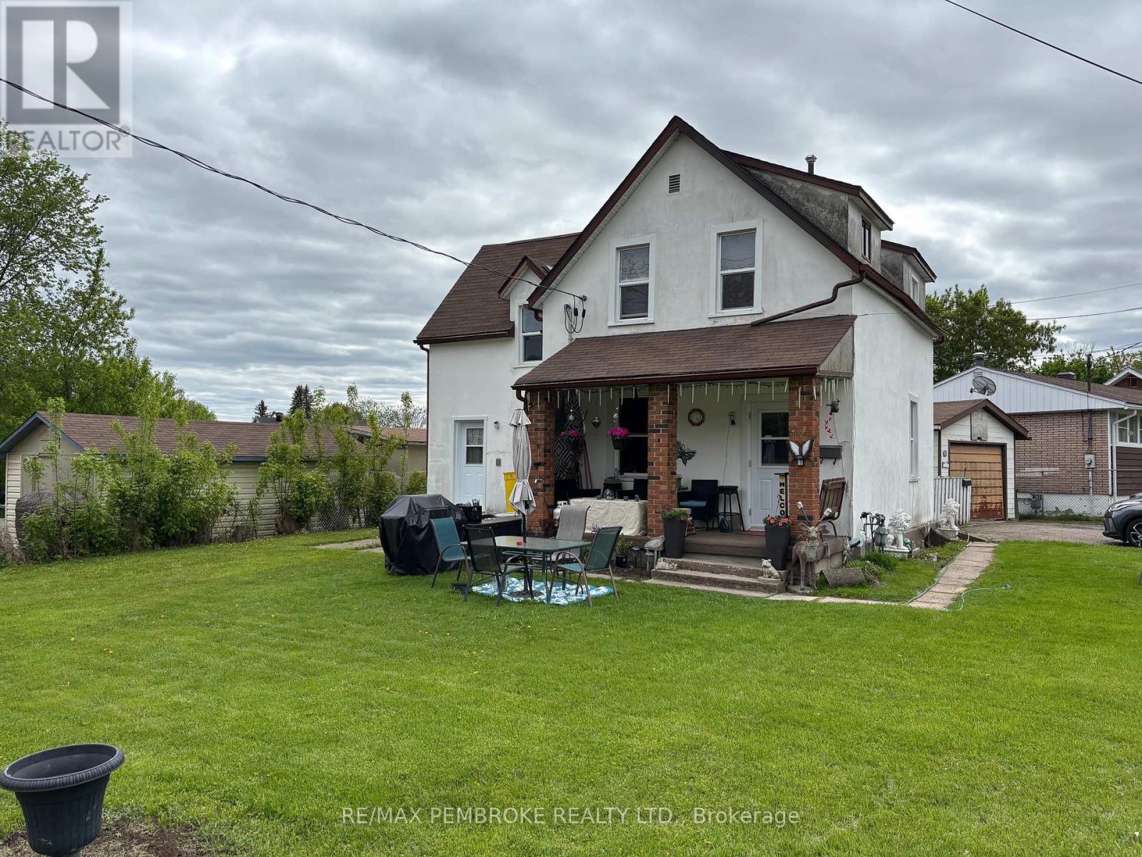 762 MACKAY STREET, Pembroke, Ontario