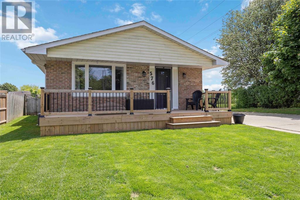 576 Front Street, Plympton-Wyoming, Ontario  N0N 1T0 - Photo 3 - 25013591