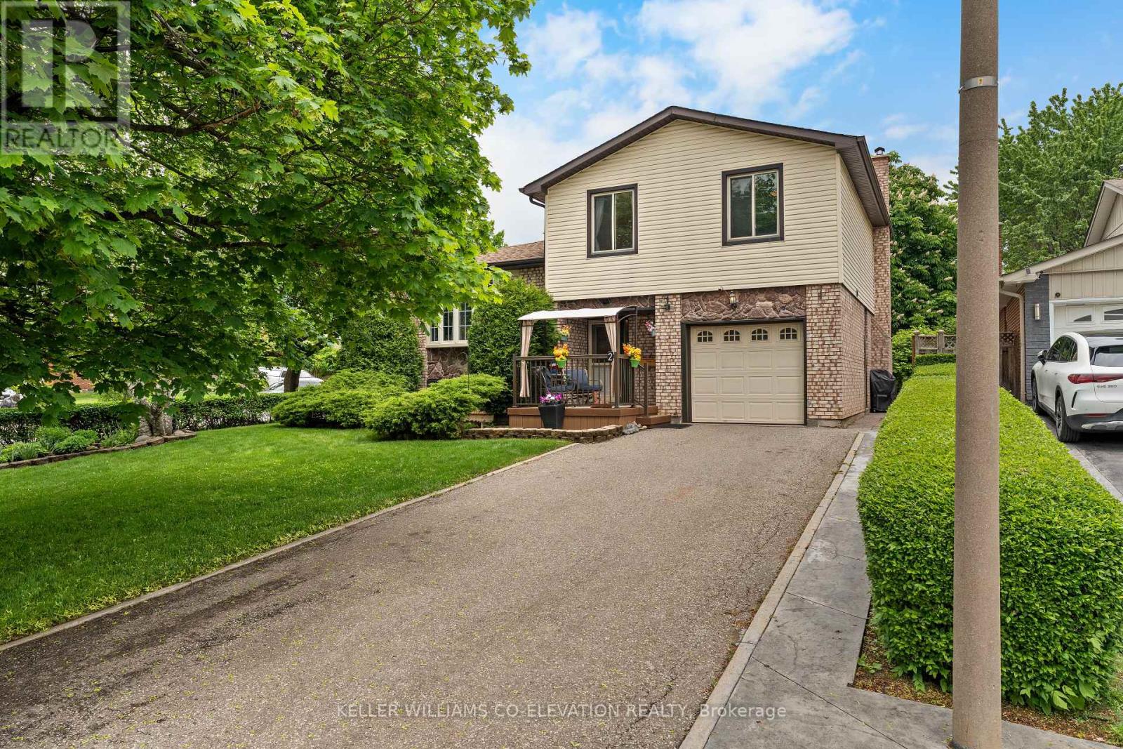 2 Marc Court, Brampton, Ontario  L6Y 2E5 - Photo 3 - W12188121