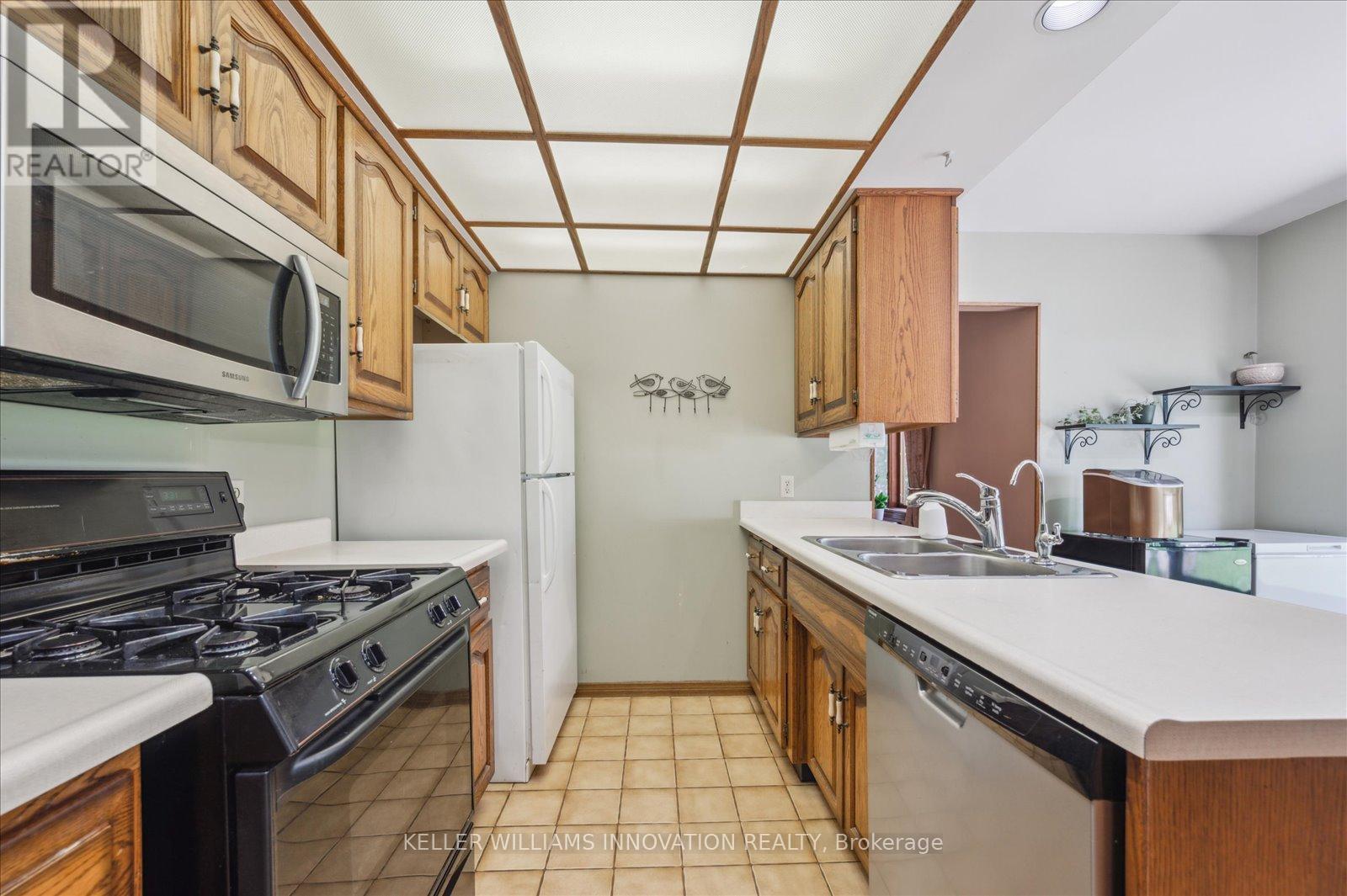 29 Hillcrest Lane, Kitchener, Ontario  N2K 1S9 - Photo 18 - X12188037