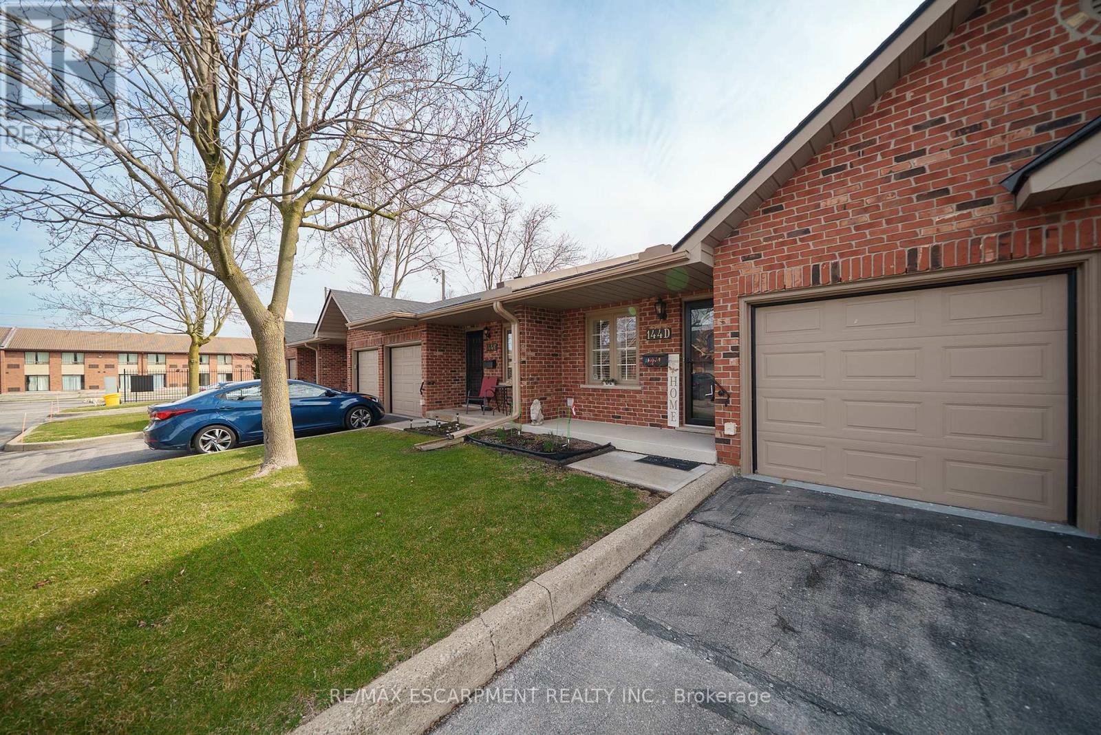 11 - 144 Wood Street, Brantford, Ontario  N3R 2L5 - Photo 2 - X12188068