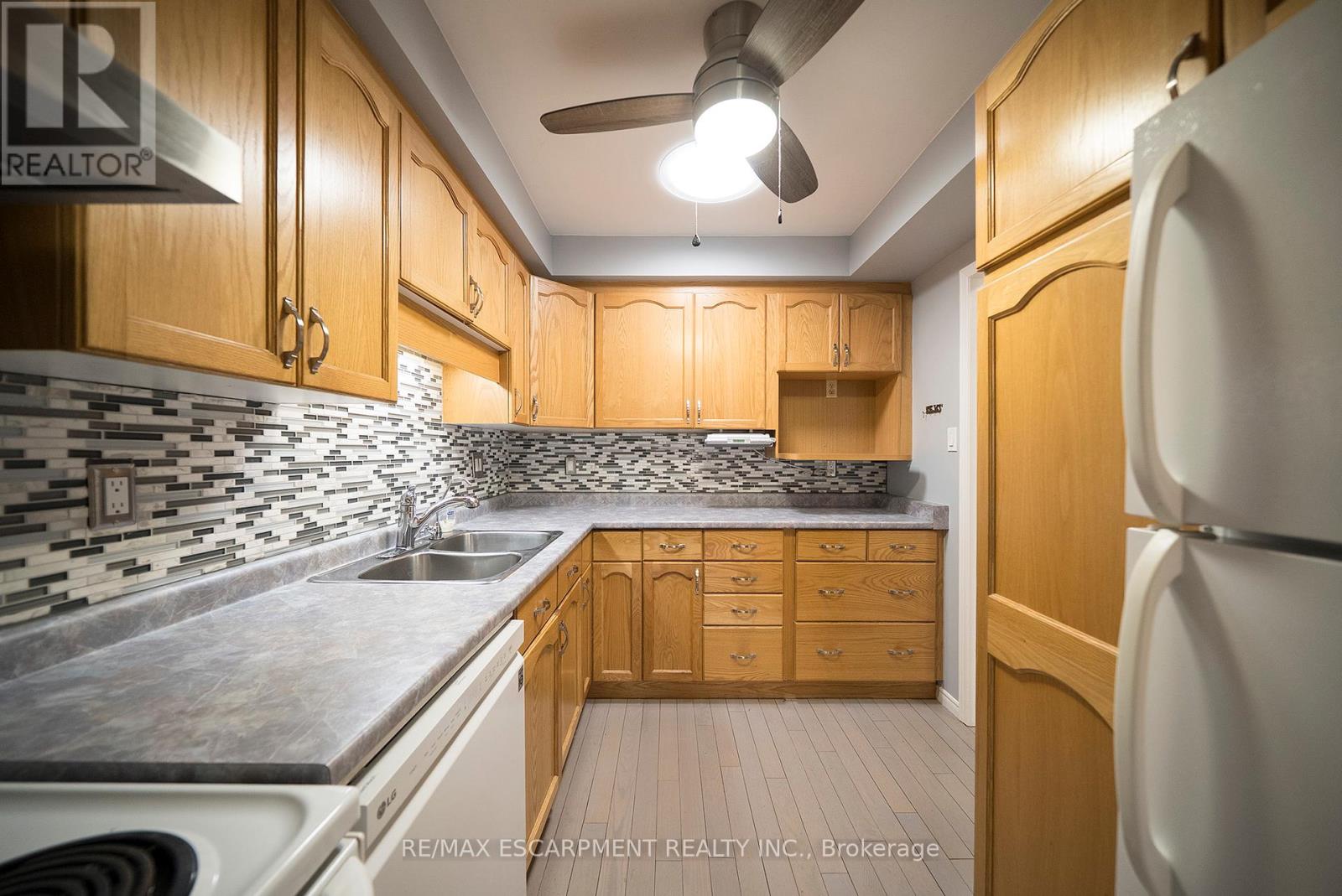 11 - 144 Wood Street, Brantford, Ontario  N3R 2L5 - Photo 8 - X12188068