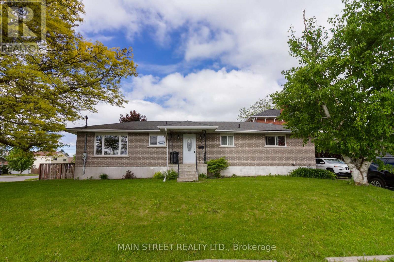 Property at 28 PRINCE OF WALES DRIVE image 1