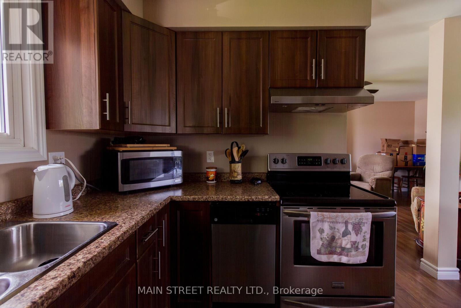 Property at 28 PRINCE OF WALES DRIVE image 2