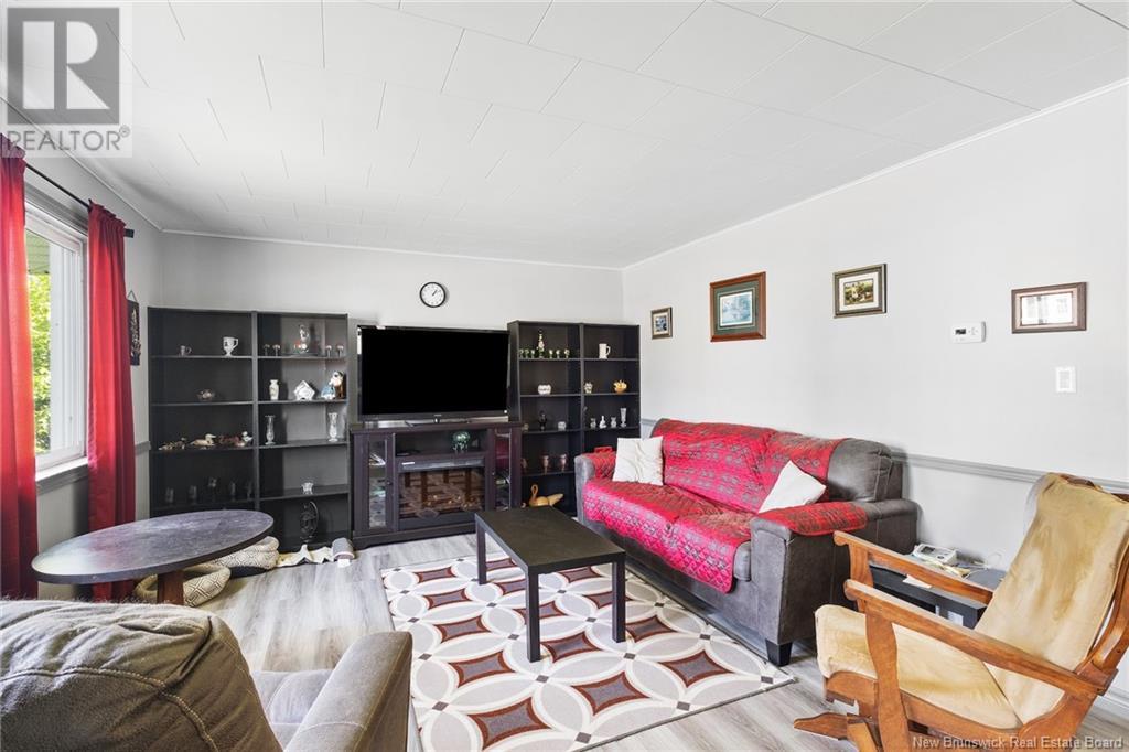 Property at 270 Gibson Street image 3