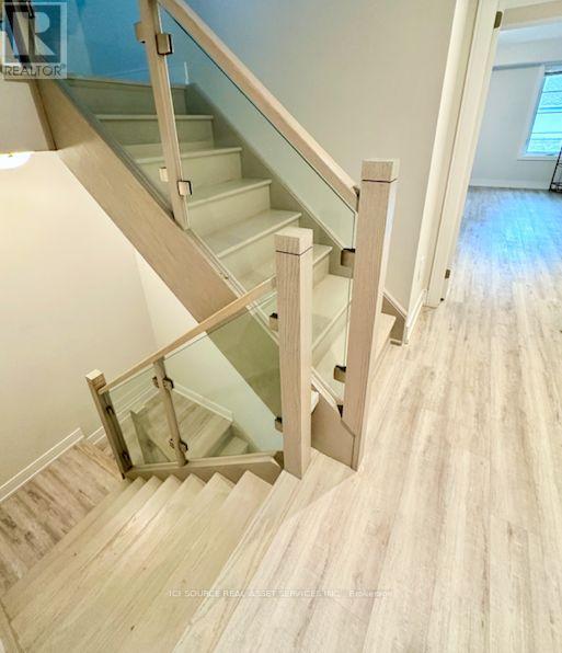 562 Rapids Lane, Mississauga, Ontario  L5G 0A9 - Photo 4 - W12184277