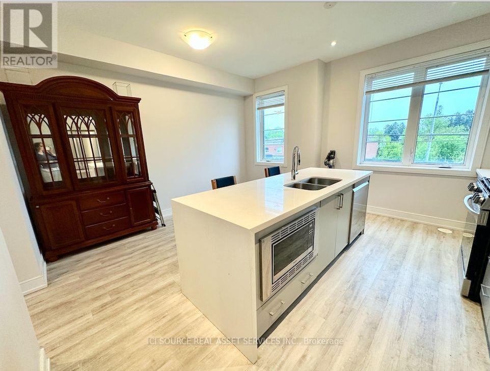 562 Rapids Lane, Mississauga, Ontario  L5G 0A9 - Photo 9 - W12184277
