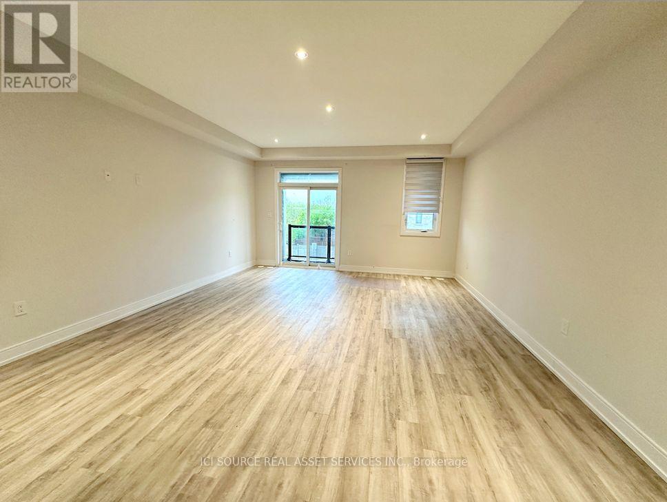 562 Rapids Lane, Mississauga, Ontario  L5G 0A9 - Photo 5 - W12184277