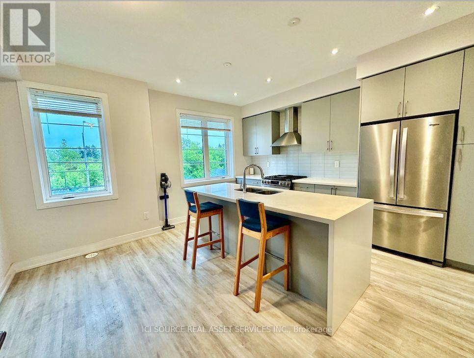 562 Rapids Lane, Mississauga, Ontario  L5G 0A9 - Photo 8 - W12184277